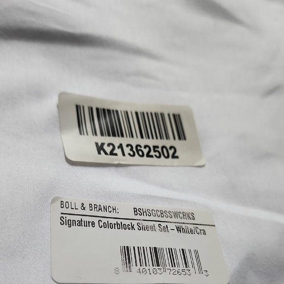 Elegant White and Red Bedding Sheet Set - Picture 6 of 8